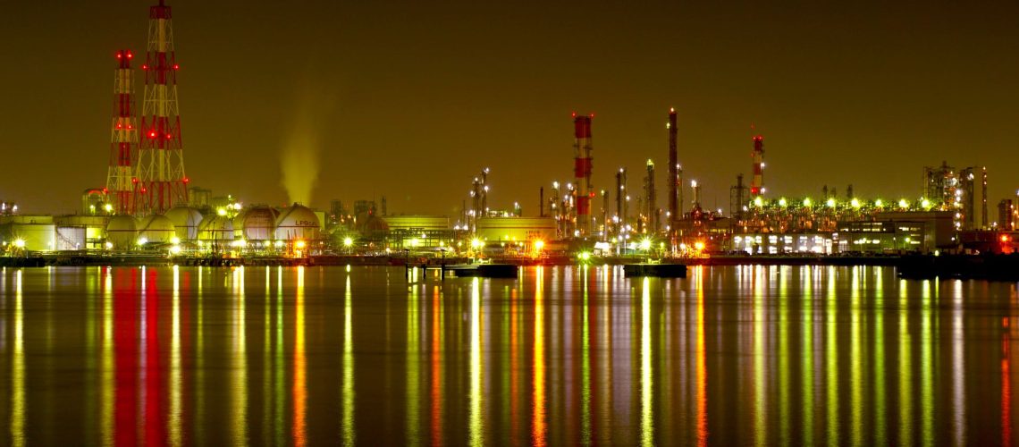 【大阪府 高石市の工場夜景
】、©経済産業省、【表示4.0 国際】ライセンス https://creativecommons.org/licenses/by/4.0/  https://photo.kankouyohou.com/photo/27/?img=0
